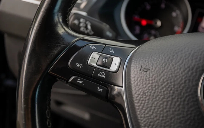 Volkswagen Tiguan cena 67900 przebieg: 159000, rok produkcji 2017 z Szamocin małe 631